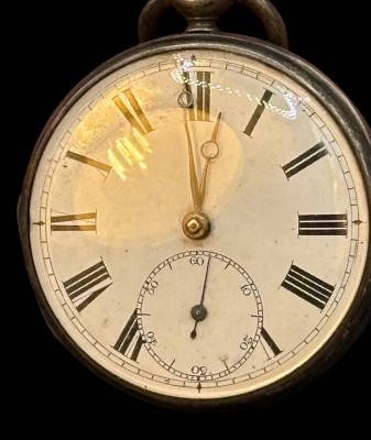 Auktion 364<br>engl. Taschenuhr in Silbergehäuse, London 1760, Schlüsselwerk steht, D-5 cm, ca. 120 gr [1]