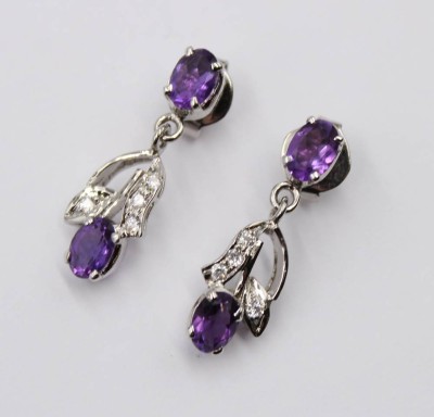 Auktion 364<br>925er Silber-Ohrhänger, lila Steine, L-2,8cm, 4,7gr. [1]