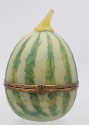 Auktion 364<br>Glas Utensilo in Birnenform, signiert, H-12 cm [1]