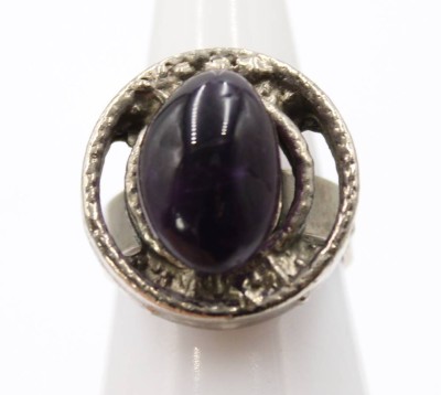 Auktion 364<br>Ring, Silber (gepr.), Amethyst, offene Schiene, ca. 11,9gr. [1]