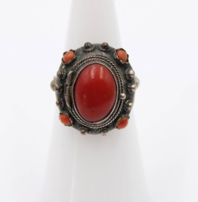 Auktion 364<br>800er Silber-Ring, Koralle, älter, 3,8gr., RG 52 [1]