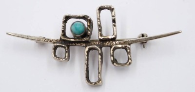Auktion 364<br>Abstrakte Silberbrosche mit Türkisstein .  [1]