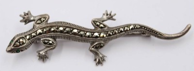 Auktion 364<br>Brosche in Eidechsenform mit Markasiten und zwei grünen  [1]