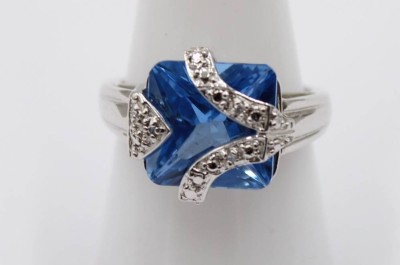 Auktion 364<br>925er Silber-Ring mit blauen und klaren Steinen, RG 60, 7gr. [1]