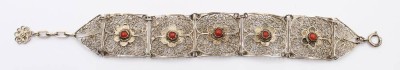Auktion 364<br>filigranes Armband, Silber (gepr.) mit Koralle, 23,3gr., L-21cm, B-2,7cm [1]