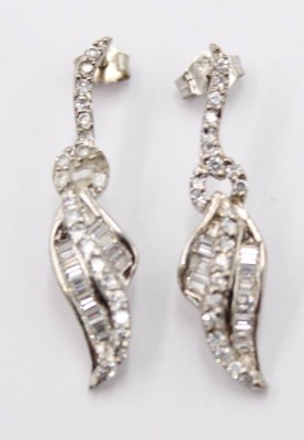 Auktion 364<br>Paar Ohrstecker, 925er Silber, klare Steine, 3,6gr., L-3,3cm [1]