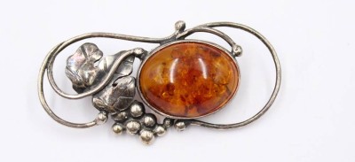 Auktion 364<br>925er Silber-Brosche mit Bernstein, 3,9gr., L-4cm [1]