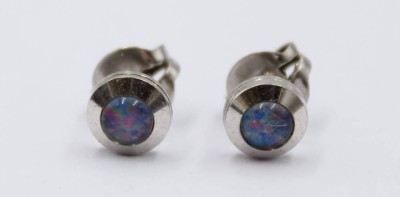 Auktion 364<br>Paar Ohrstecker, Silber mit Opalen, 1gr., ca. D-0,7cm [1]