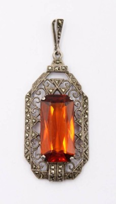 Auktion 364<br>830er Silber-Anhänger, bernsteinfarbener Stein u. Markasiten, älter, ca. 6,5gr., L-5cm [1]