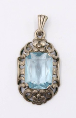Auktion 364<br>835er Silber-Anhänger, aquamarinblauer Stein, älter, 5,6gr., L-4cm [1]