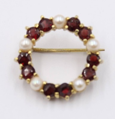 Auktion 364<br>925er Silber-Brosche, vergoldet, Granat und Perlchen, 3,4gr., D-2cm [1]