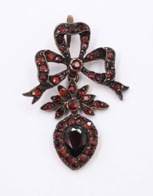 Auktion 364<br>Kettenanhänger, 925er Silber, rote Steine, 7gr., L-4cm [1]