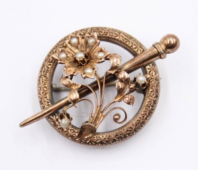 Auktion 364<br>Brosche um 1900, wohl Schaumgold, Saatperlchen, 3,5 x 2,5cm [1]