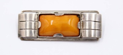 Auktion 364<br>Art-Déco Brosche, 835er Silber mit Bernstein, 7gr., L-4,8cm [1]