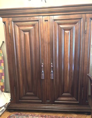 Auktion 364<br>Dielenschrank  Frankfurter Wellenschrank im  Barock-Stil Schreinerarbeit, Vollholz, wohnfertig,  ca. 190 × 180 × 60 cm, zerlegbar, abzuholen in Bremerhaven [1]