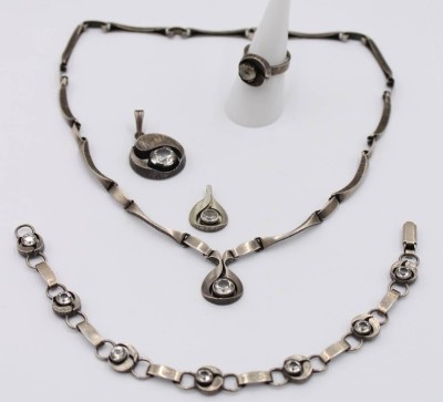 Auktion 364<br>Schmuckset, Karl Laine, Finnland, 925er Silber, klare Steine, Kette L-42cm, Armband L-20cm, zus. 49,8gr. [1]
