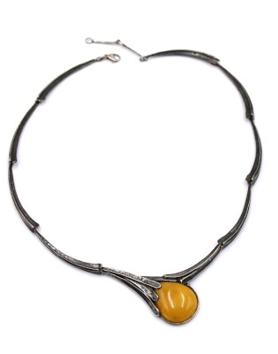 Auktion 364<br>925er Silber-Collier mit gr. Bernstein, ca. 24,2gr., L-42cm [1]