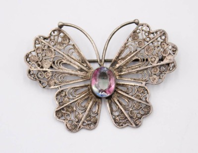 Auktion 364<br>filigrane Schmetterlingsbrosche, 835er Silber, Rheinkiesel, 5,4gr., ca. 3,3 x 4,8cm [1]