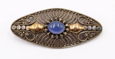 Auktion 364<br>925er Silber-Brosche, blauer milchiger Stein, 4,8gr., L-4,6cm [1]