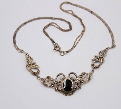 Auktion 364<br>925er Silber-Collier, Onyx und Markasiten (7 Steine fehlen), 12,7gr., L-43cm [1]