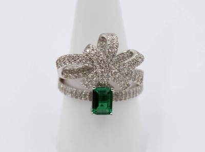 Auktion 364<br>925er Silber-Ring, güner Stein sowie klare Steine, 7gr., RG 59 [1]