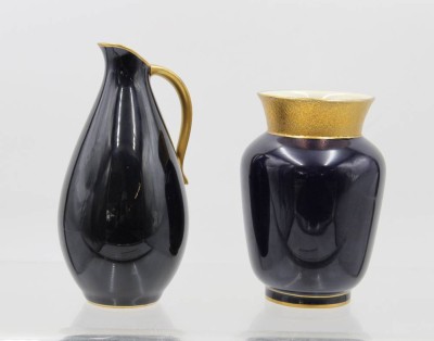 Auktion 364<br>Henkelvase und Vase, Illmenau, Kobalt mit Gold, ca. H-15cm u. 12,5cm [1]