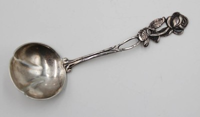 Auktion 364<br>Sahnelöffel, 800er Silber, Rosenmuster, 14,5gr., L-10,7cm [1]