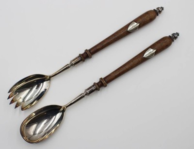 Auktion 364<br>langstieliges Salatbesteck, Silber (gepr.), Holzgriffe, ca. L-32,5cm [1]
