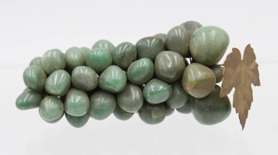 Auktion 364<br>Traube, Jade? , L-15cm [1]