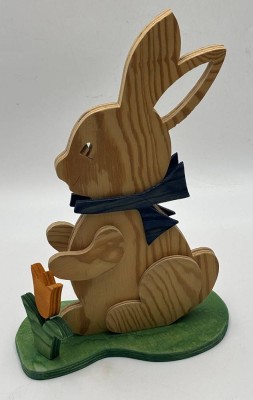 Auktion 364<br>Laubsägearbeit, sitz. Hase, H-30 cm [1]