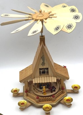 Auktion 364<br>gr. Weihnachtspyramide, Krippenszene, komplett, H-42 cm, D-ca. 30 cm [1]