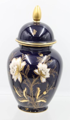 Auktion 364<br>Deckelvase, Lindner, Kobalt mit Goldblumen, ca. H-29,5cm [1]