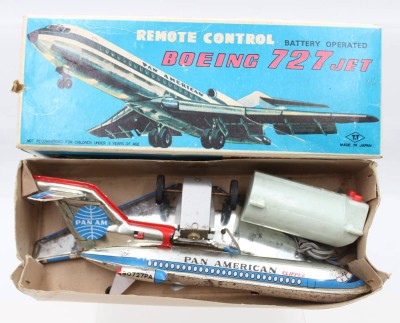 Auktion 364<br>Boeing 727 Jet der Pan American, 70er Jahre, T.T, Made in Japan, Blech, lithographiert, Remote Control, orig. Karton, Funktion nicht geprüft, ca. B-22cm [1]