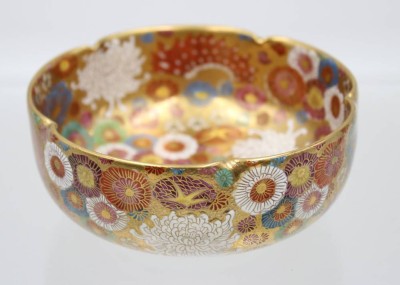 Auktion 364<br>feine Satsuma-Schale, Mille-Fleurs-Dekor, polychrom mit Gold,  gemarkt, H-5cm D-12cm [1]