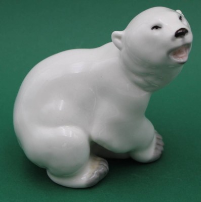 Auktion 364<br>sitzender Eisbär, St. Petersburg, UDSSR, H-12 cm [1]