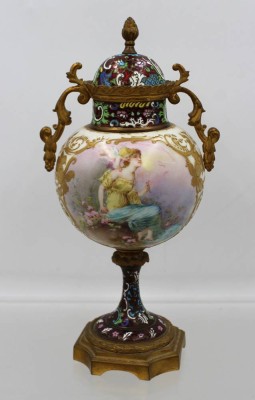 Auktion 364<br>Prunkvase, Bronze, Cloiesonné und Porzellan, wohl Sevres Frankreich, Boden signiert 