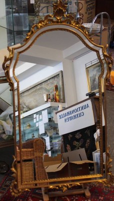 Auktion 364<br>gr. Wandspiegel, im Stil Louis XVI,  ca. 105 x 60cm [1]