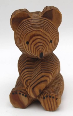 Auktion 364<br>sitzender russ. Bär, Holzschnitzerei, H-11 cm [1]