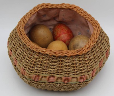 Auktion 364<br>Korb mit 8 grossen Holzeiern [1]