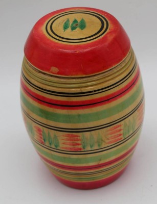 Auktion 364<br>Tonne voller kl. Holzpüppchen, russische Handarbeit, H-14,5 cm [1]