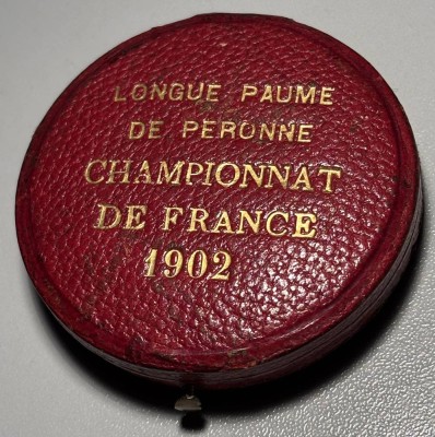 Auktion 364<br>FRZ; Silber-Medaille 1902, aus der Stadt Peronne in Frankreich, Gravuer der Medaille war Stern F. ; in orig. Etui, D-ca. 4,5 cm, ca. 47,2 gr. [1]