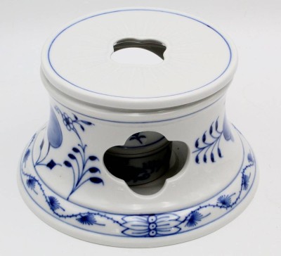 Auktion 364<br>gr.  Zwiebelmuster Stövchen mit Brennereinsatz  Meissen