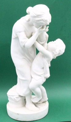 Auktion 364<br>Imposante Biskuitporzellan Figur - Scheibe Alsbach - Mutter mit Kind 41,5cm, Drache Modell, weiss [1]