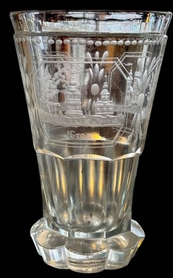 Auktion 364<br>Ranftbecher mit Ansichten von Salzburg, Klagenfurt, Graz,  H-15 cm [1]