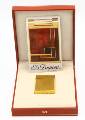 Auktion 364<br>Dupont Feuerzeug in orig. Etui, Papiere, Schutzhülle, gut erhalten und funktionstüchtig [1]