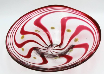Auktion 364<br>grosse, schwere Kunstglasschale, rot/klar, D-37 cm [1]