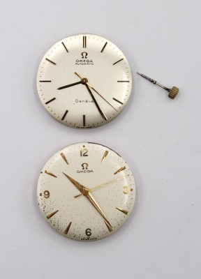 Auktion 364<br>2x Uhrwerke, OMEGA, Automatic und Handaufzug, Werke stehen, 1x Krone fehlt, ca. D-3cm [1]