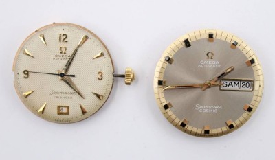 Auktion 364<br>2x Uhrwerke, OMEGA Seamaster, Cosmic und Calendar, je Automatic, Werke laufen, 1x Krone fehlt, 1x Sekunde verbogen, ca. D-3cm [1]