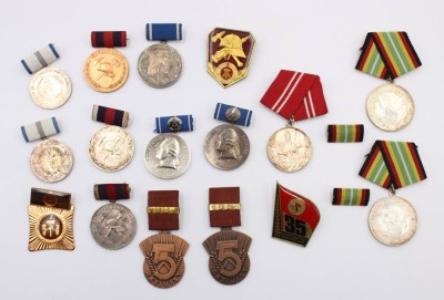 Auktion 364<br>18x div. DDR-Orden und Abzeichen [1]