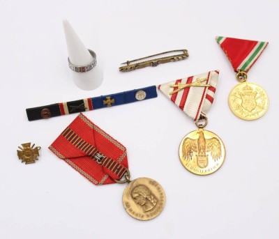 Auktion 364<br>7tlg. Konvolut, meist 1. WK, Deutschland/Österreich, u.a. Spange mit Miniaturen [1]